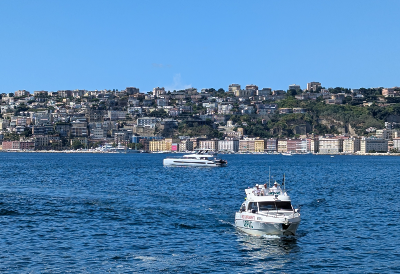 #Mare in #Campania. 
In questa regione l'Arpa ha prelevato da aprile a oggi 1.900 campioni per monitorare la balneabilità delle acque costiere. 
Una sintesi dei risultati aggiornati a metà agosto⬇️
snpambiente.it/snpa/arpa-camp…

#MareFuori