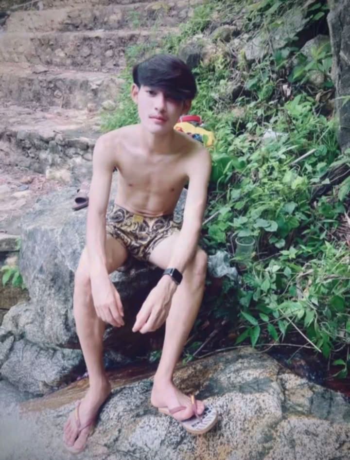LeSa1555945's tweet photo. បោះគេយាយ https://t.co/rABqNzWYCl