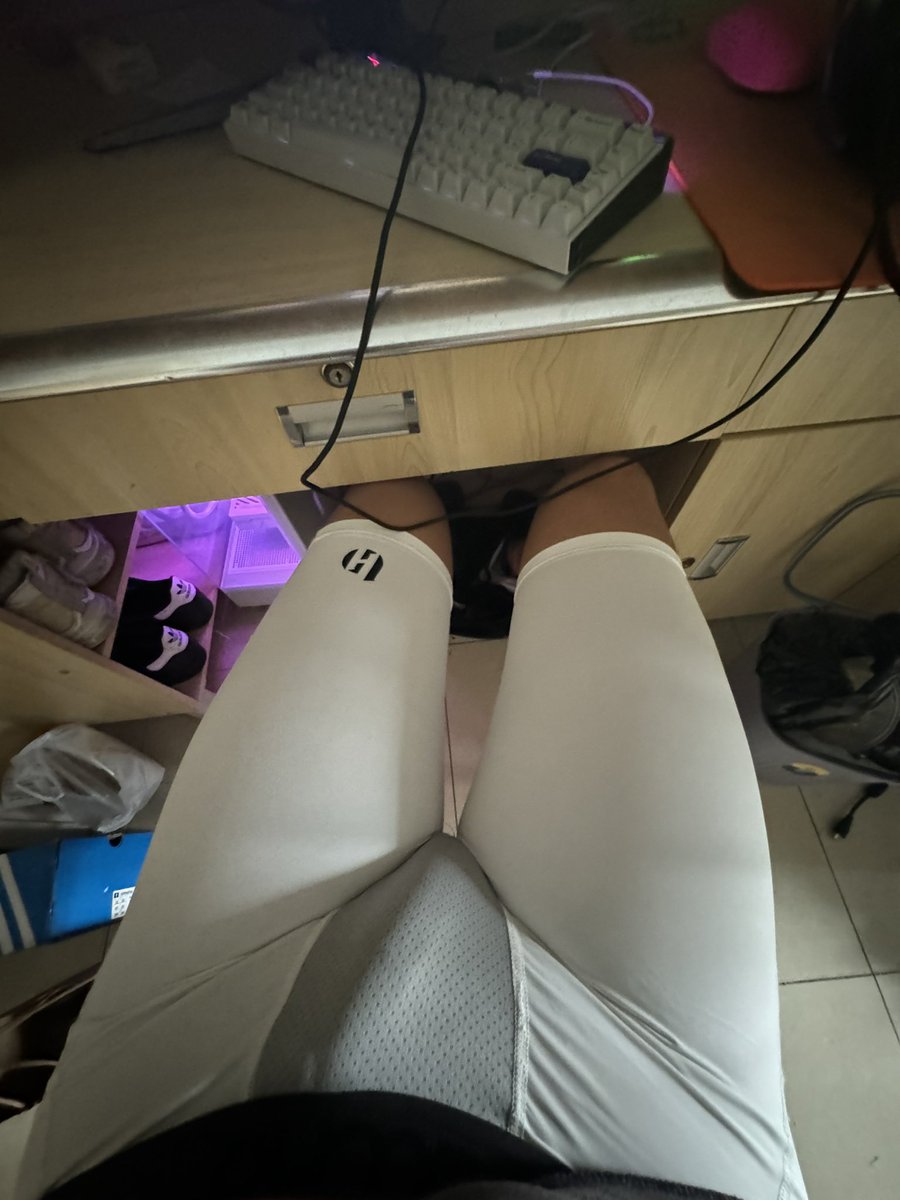 hjk0913_'s tweet photo. 来舔你爹的高弹 https://t.co/mxzhqunR5V