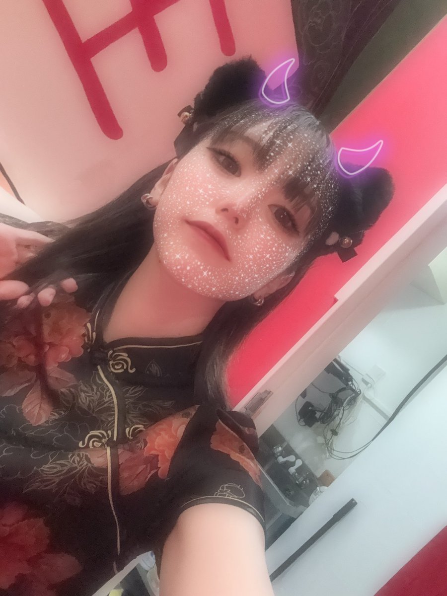sui_1014_'s tweet photo. 翠(すい)です🦊🐱

今日は柄にもなく猫耳とか
つけちゃって🙃♡♡

18:00-ラストいます🫠

#onepai #奈良 #コンカフェ #コンセプトカフェ 
#お酒 #麻雀 https://t.co/Hwq2fQZ84D
