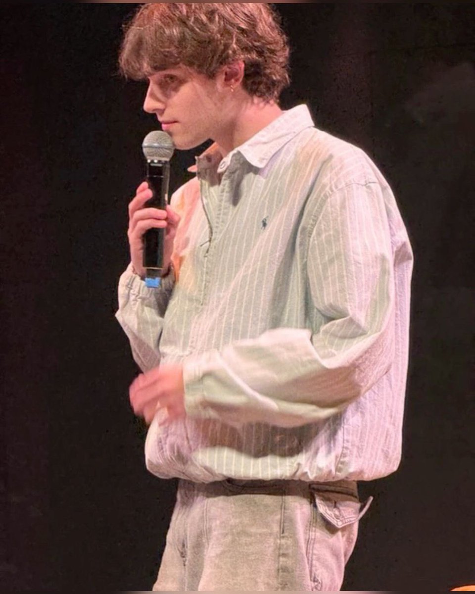 mattsversion_'s tweet photo. this #sturniolofriday is giving tour girlfriend🩶🎤
i hope u had a wonderful week and wish u a perfect weekend🫂
as always, remember that i love y’all more than u could ever imagine🫶 https://t.co/cHzbpBrIyM