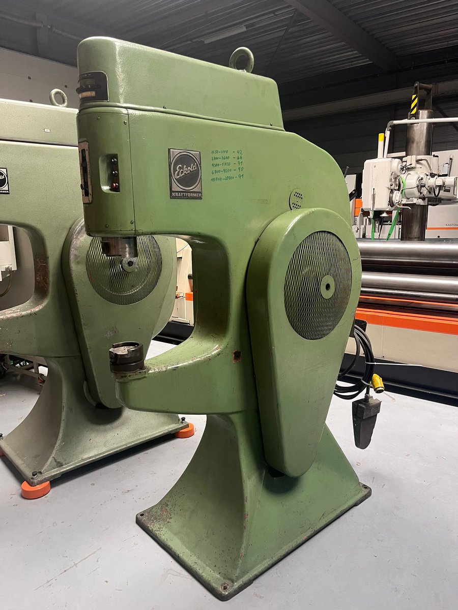 mach4metal's tweet image. ECKOLD kraftformer KF 460 
umber of strokes300 / 600 Min.
Maximum sheet thickness4.0 mm
Horizontal troath460 mm
Vertical troath475 mm
Max. thickness Stainles2.0 mm
Max. thickness Aluminium3.0 mm
Motorised ram adjustment0 - 60
Power3.0 kW  #eckold