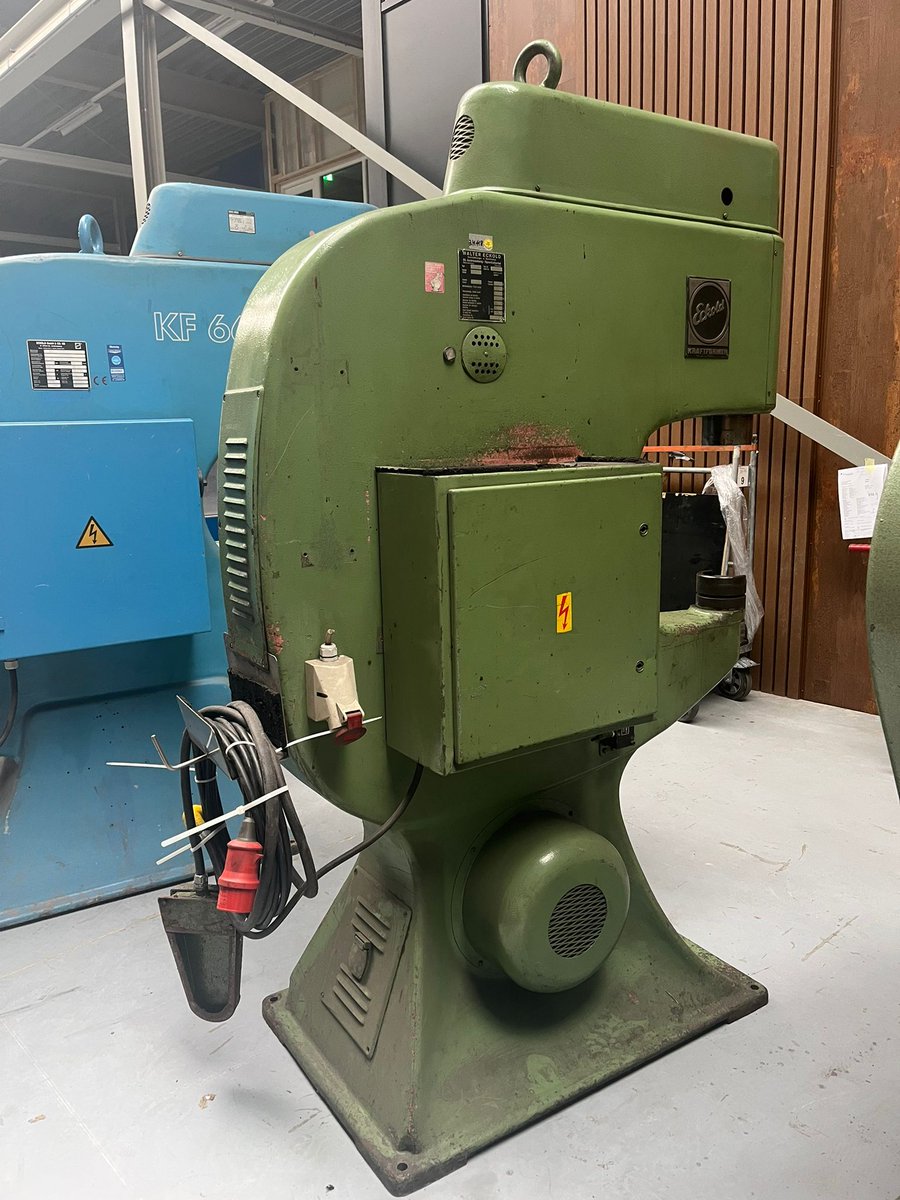 mach4metal's tweet image. ECKOLD kraftformer KF 460 
umber of strokes300 / 600 Min.
Maximum sheet thickness4.0 mm
Horizontal troath460 mm
Vertical troath475 mm
Max. thickness Stainles2.0 mm
Max. thickness Aluminium3.0 mm
Motorised ram adjustment0 - 60
Power3.0 kW  #eckold
