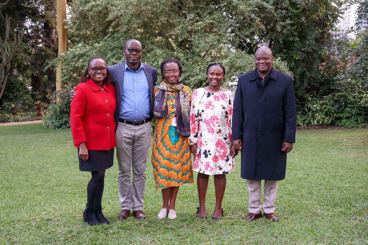 We’re excited to welcome back our 2025 SUSI scholars! 🎉 At the U.S.-Kenya Alumni Association Reception, they connected with the U.S. Embassy team &amp; fellow alumni — celebrating partnerships, knowledge sharing &amp; lasting networks.
👏 Congrats, scholars! #SUSI  #USKenyaPartnership