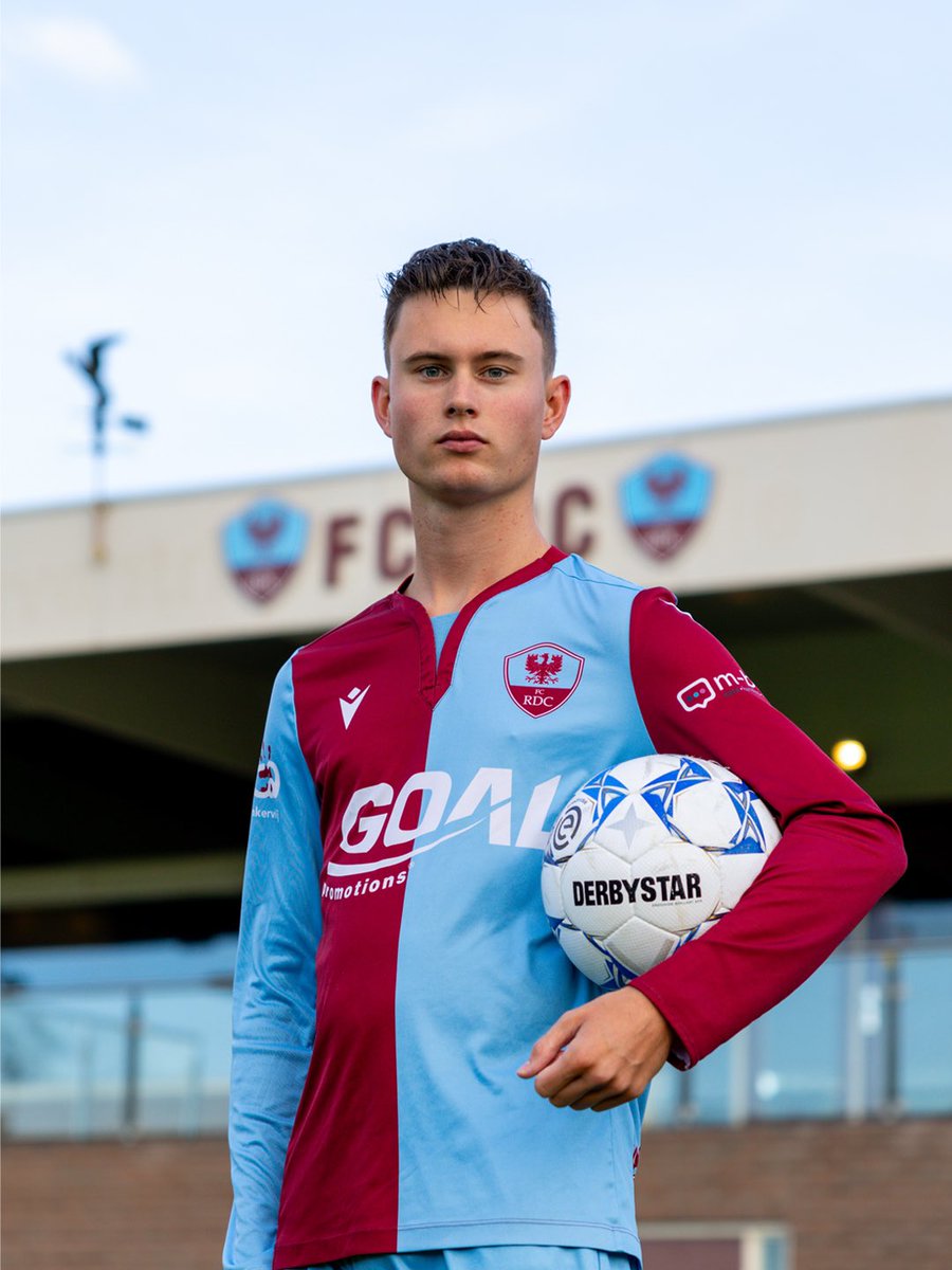 𝗡𝗶𝗰𝗸 𝗡𝘂𝗲𝘀𝗶𝗻𝗸 versterkt FC RDC! ✍️

De aanvaller komt over van VV Diepenveen en ook hij sluit dit seizoen aan bij de hoofdmacht van RDC. Voor Nick is het zijn eerste avontuur in het rood-blauw.

Welkom bij de club, Nick! 👊

#deventer #Fcrdc #deventervoetbal