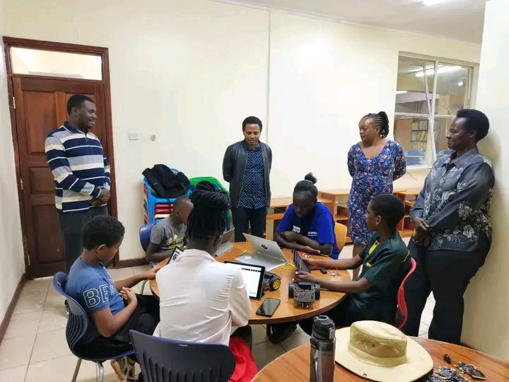 oursomo's tweet photo. Kisumu County’s Chief Officer for Education, Mr. Bovince Ochieng, visited our robotics program to experience it firsthand. His visit centered on exploring opportunities to strengthen our partnership in order to equip more young people with essential 21st-century skills. https://t.co/QPzbTrF70v