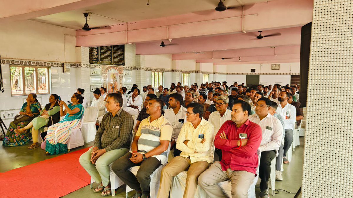 આજરોજ કુંકાવાવ તાલુકાના પદાધિકારીશ્રીઓ, અધિકારીશ્રીઓ તેમજ વિવિધ આગેવાનોની ઉપસ્થિતિમાં કુંકાવાવ તાલુકા હેલ્થ કચેરી દ્વારા આયોજિત જનસંવાદ કાર્યક્રમમાં ઉપસ્થિત રહી જરૂરી માર્ગદર્શન આપ્યું. સાથેજ, દેશના યશશ્વી વડાપ્રધાન આદરણીય શ્રી નરેન્દ્રભાઈ મોદી સાહેબના