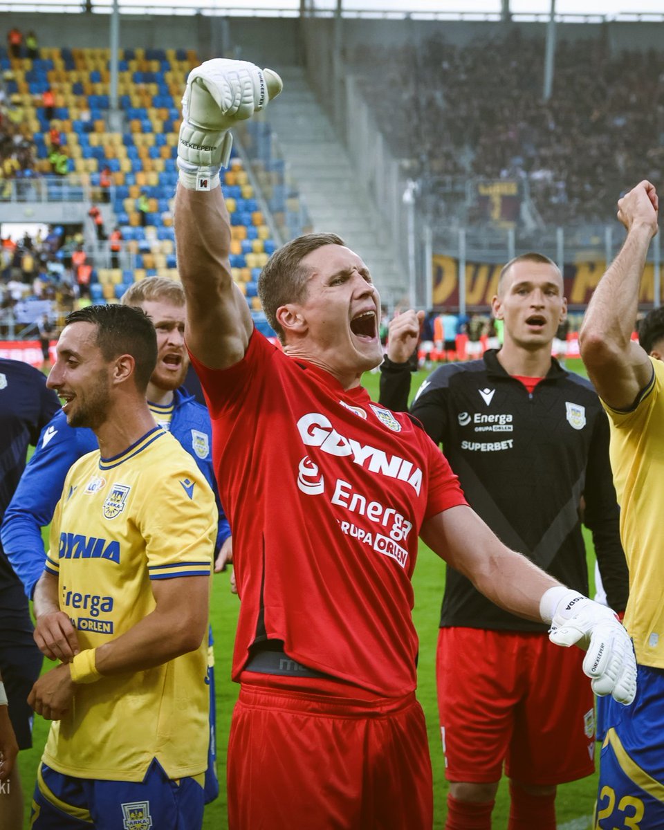 Arka Gdynia (@arkagdyniasa) on Twitter photo 🧤 Damian Węglarz obronił najwięcej w <a href="/_Ekstraklasa_/">PKO BP Ekstraklasa</a> strzałów rywali oddanych z pola karnego - 13. ⛔️
Spodziewamy się więc wysokiej dyspozycji w 𝐃𝐞𝐫𝐛𝐚𝐜𝐡 𝐓𝐫𝐨́𝐣𝐦𝐢𝐚𝐬𝐭𝐚! ✊🟡🔵 🧤 Damian Węglarz obronił najwięcej w <a href="/_Ekstraklasa_/">PKO BP Ekstraklasa</a> strzałów rywali oddanych z pola karnego - 13. ⛔️
Spodziewamy się więc wysokiej dyspozycji w 𝐃𝐞𝐫𝐛𝐚𝐜𝐡 𝐓𝐫𝐨́𝐣𝐦𝐢𝐚𝐬𝐭𝐚! ✊🟡🔵