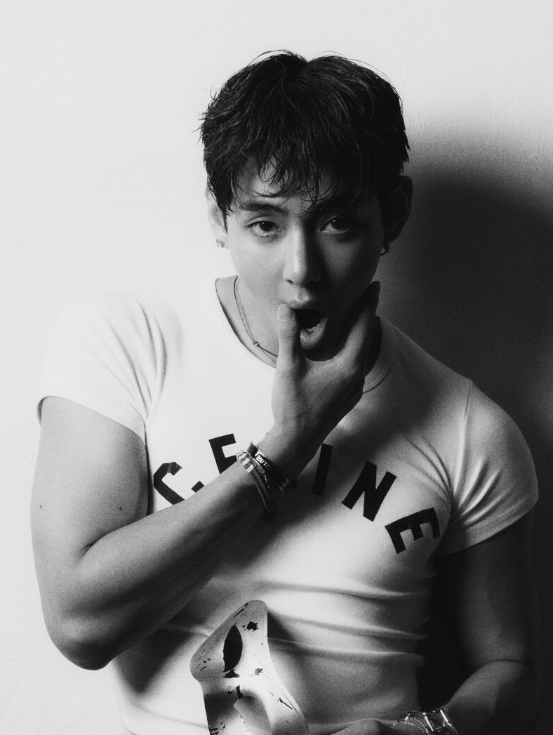 kim taehyung looks so hot here