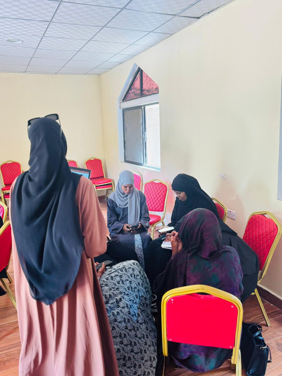 The Somaliland Women’s Resource Centre held a workplace ethics session for Cohort 4 graduates, highlighting integrity, respect, and accountability. Participants learned how ethical practices protect individuals and promote safe, fair, and inclusive workplaces.