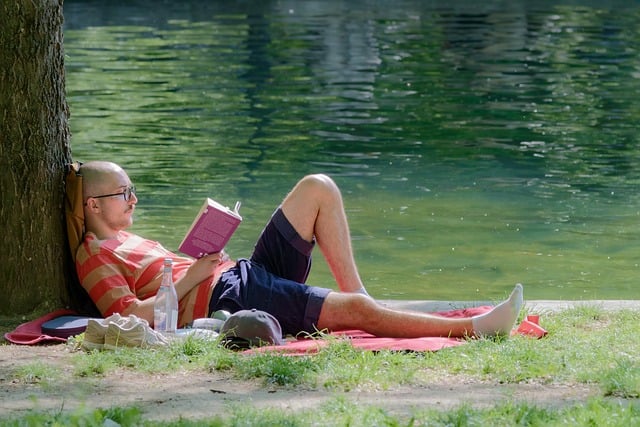 Our libraries will be closed for the Bank Holiday on Monday.
Stock up on your weekend reads, or download an audiobook or e:book on #Borrowbox to relax with!  We'll be back on Tuesday, ready to help you dive into new stories and adventures.  Enjoy the long weekend ☀️ 😎