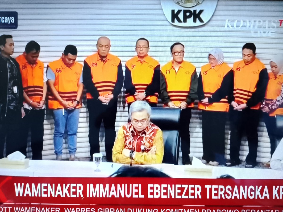 Selamat utk baju barunya  ya IMMANUEL EBENEZER...

Immanuel artinya Allah menyertai kita...(Allah menyertaimu sampai memakai rompi orange ).

😊