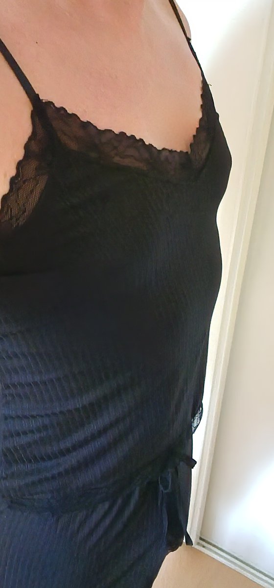 Pyjama en dentelle, poitrine révélée…
Qui a dit que c’était réservé à moi ? 😈
Faites-moi savoir si vous en voulez plus 😉

#VendrediSeins #NSFW #Crossdressing #KinkyCouple #LingerieGoals 

<a href="/OrgasmicGroup/">Virtual Orgasmic Group 22k 🔞</a>
<a href="/PartageDefiHot/">PartageDéfiHot</a>
<a href="/VirtuAss/">VirtuaOFF 🍑✨</a>
<a href="/Body_Art_be_fr/">Sex and Body Art 😏</a>
<a href="/lafrancecoquine/">La France Coquine</a>
<a href="/DLingeriesexy/">🌶DLingeriesexy🌶</a>