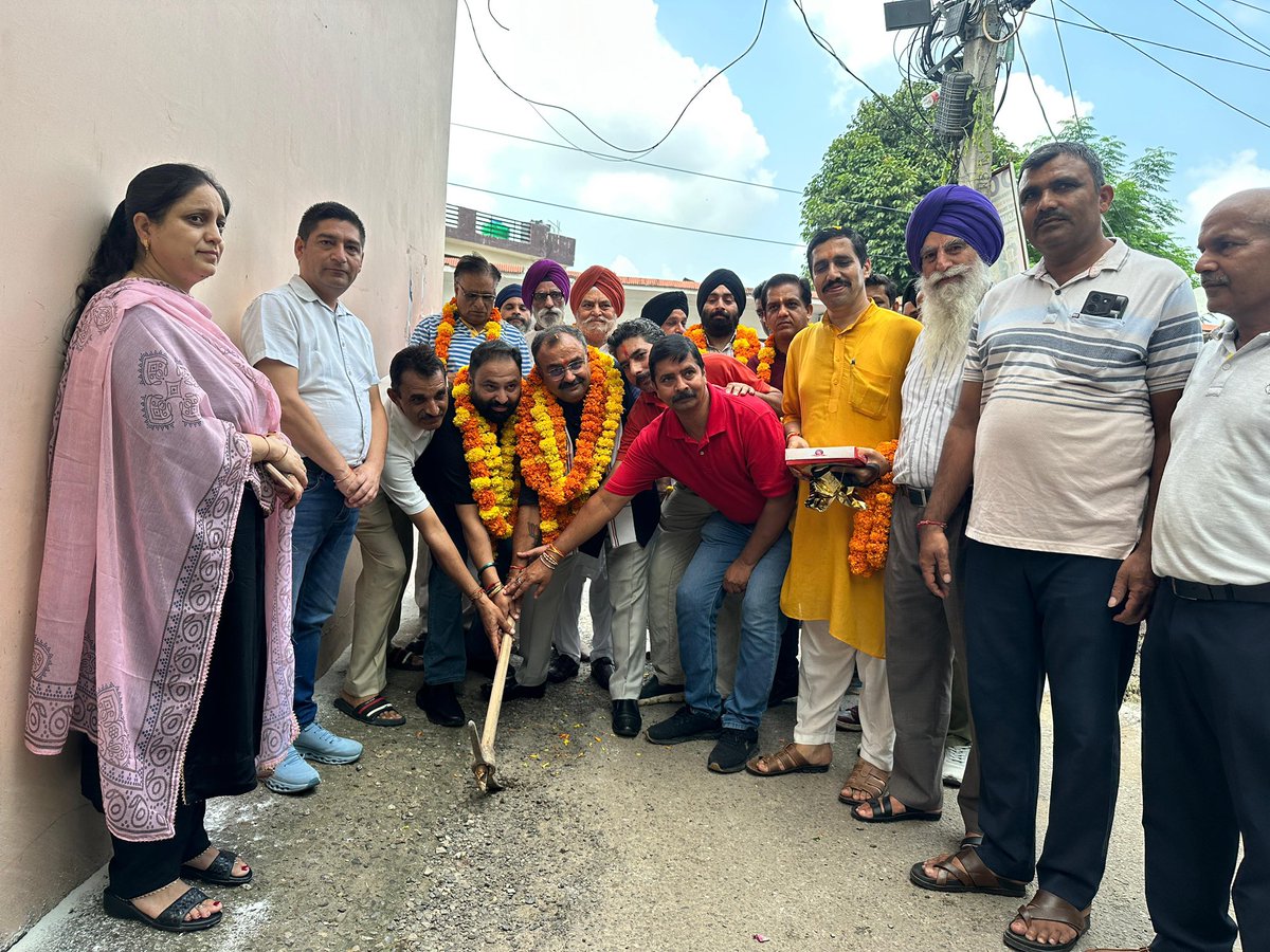 ChVikramR's tweet image. Started lane and drain development work at Ward No. 44, Nanak Nagar. Committed to improving civic infrastructure and ensuring better facilities for the residents.

#PublicWelfare #BetterFacilities #JammuDevelopment #InfrastructureGrowth #MLAForPeople #CommitmentToServe
