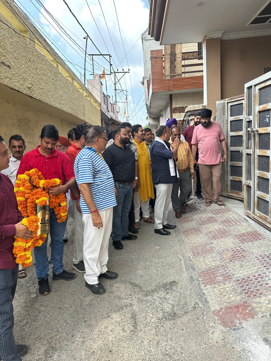 ChVikramR's tweet image. Started lane and drain development work at Ward No. 44, Nanak Nagar. Committed to improving civic infrastructure and ensuring better facilities for the residents.

#PublicWelfare #BetterFacilities #JammuDevelopment #InfrastructureGrowth #MLAForPeople #CommitmentToServe