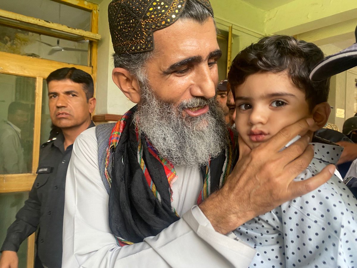 mahganjbaloch92's tweet photo. #Shahjee with Sikandar Shah
#Salamat_batay_Wajo
#ReleaseBYCLeaders https://t.co/bc8y5aVZ8m