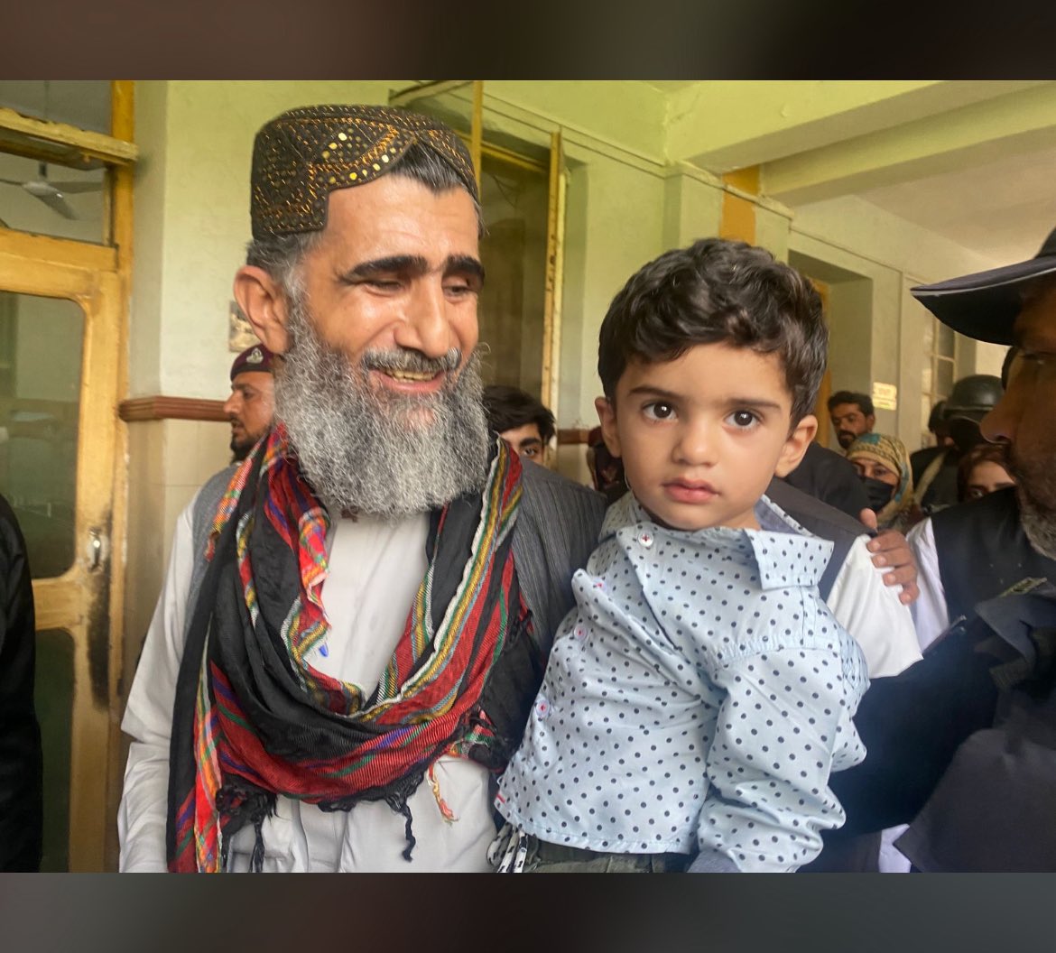 mahganjbaloch92's tweet photo. #Shahjee with Sikandar Shah
#Salamat_batay_Wajo
#ReleaseBYCLeaders https://t.co/bc8y5aVZ8m