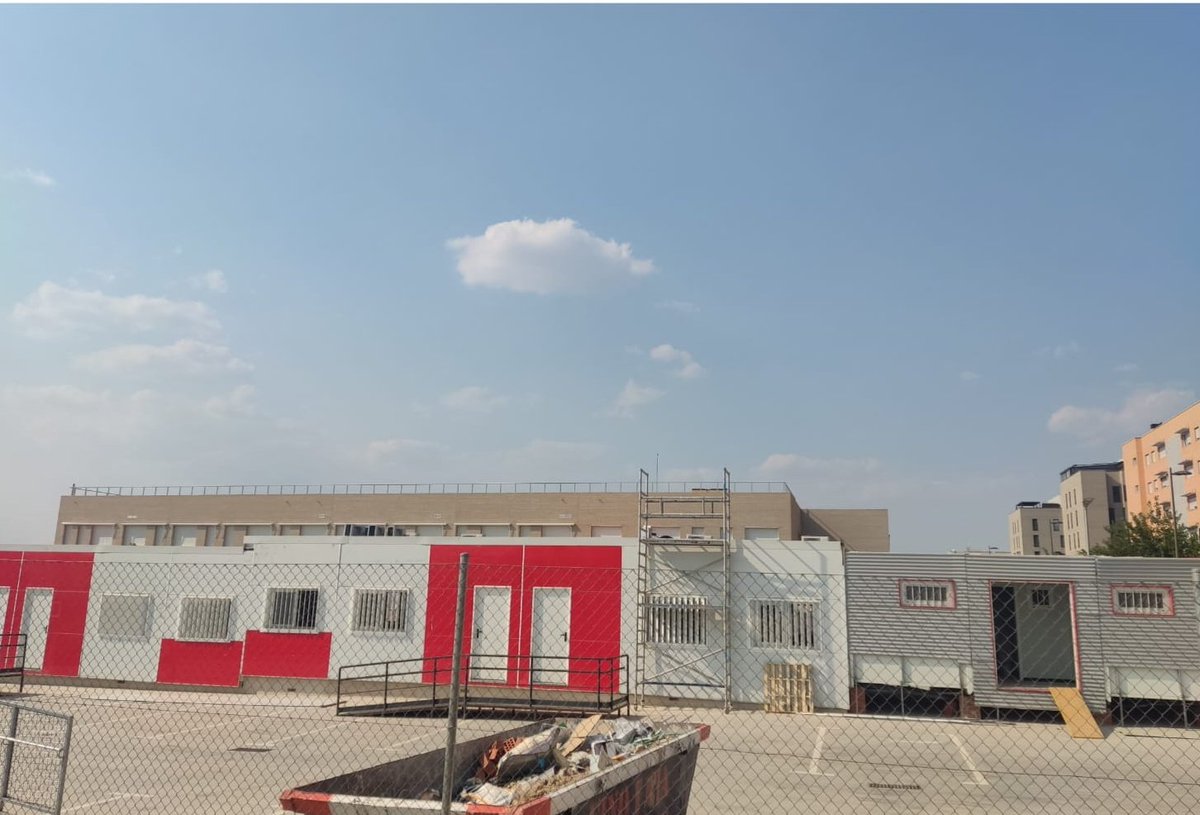 IESLosMolinosGetafeYA (@iesmolinosgtafe) on Twitter photo Esta es la alternativa a la falta de planificación en la construcción del instituto en nuestro barrio:
❌ Hacinamiento.
❌ Barracones
La "impecable" gestión del <a href="/ppmadrid/">PP Comunidad de Madrid</a> de la #EducaciónPública de la mano de <a href="/IdiazAyuso/">Isabel Díaz Ayuso</a>.
#IESlosMolinosGetafeYA
<a href="/AJMesaGarrido/">Antonio José Mesa</a> <a href="/sara_heba/">Sara Hernández</a> Esta es la alternativa a la falta de planificación en la construcción del instituto en nuestro barrio:
❌ Hacinamiento.
❌ Barracones
La "impecable" gestión del <a href="/ppmadrid/">PP Comunidad de Madrid</a> de la #EducaciónPública de la mano de <a href="/IdiazAyuso/">Isabel Díaz Ayuso</a>.
#IESlosMolinosGetafeYA
<a href="/AJMesaGarrido/">Antonio José Mesa</a> <a href="/sara_heba/">Sara Hernández</a>