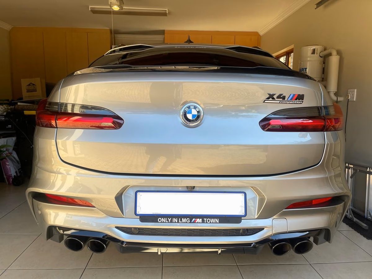CarJoyZA's tweet photo. FOR SALE

🚘BMW X4 M Competition
💰R 1 199 900
🗓️Model Year: 2019
🛣️18 100km
𐃏Automatic
🎨Grey
⛽️Petrol
💺5 Seats
⚙️Drivetrain: 4x4
✨Excellent condition

Description:
Discover the stunning BMW X4 M Competition in sophisticated Donington Grey, now available at CarJoy in Western Cape. With only 18,100 km on the clock, this excellent SUV offers a perfect blend of luxury and performance. Powered by a 375kW petrol engine, it boasts a top speed of 285 km/h and impressive fuel efficiency with an average range of 613 km. The full Merino Ivory White leather interior exudes elegance, complemented by a sunroof and 21-inch 765 M Bicolor rims for a sporty touch. This vehicle is packed with features including a wireless charging pad, Apple CarPlay and Android Auto, climate control, xenon lights, and a rear-view camera for added convenience. Safety is paramount with six airbags, ABS, park distance control, and active protection sensors. The M Competition also includes BMW's advanced driving assistance, head-up display, Harman Kardon surround sound, gesture control, and the BMW Display Key. Maintenance is covered until 30/10/2025, with options for extension. Keyless entry, an electric towbar, and full service records make this a top choice. Trade-ins are welcome, and flexible financing options are available through major banks. Experience the thrill.
This vehicle will be certified as roadworthy by the dealer.
Extended Maintenance Plan

🔗FULL VEHICLE LISTING LINK IN BIO

Trade-ins are welcome and finance can be arranged.

Contact @MichielLampie:
📞082 212 2554
📧 michiel@carjoy.co.za
