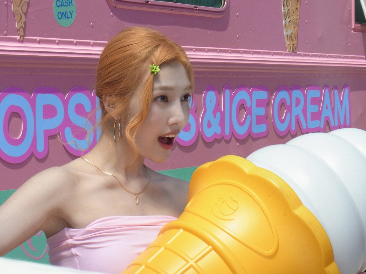 Red Velvet tweet media