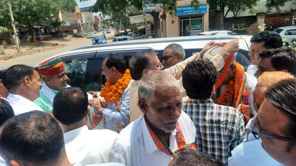 MUKESH DADHICH (@m_dadheech) on Twitter photo सूरजगढ़(झुंझुनू) प्रवास के दौरान भाजपा पदाधिकारियों एवं कार्यकर्ताओं द्वारा किए गए आत्मीय स्वागत एवं सम्मान के लिए हृदय से आभार व्यक्त करता हूँ।
आप सभी का यह स्नेह एवं सहयोग मुझे संगठन और समाज की सेवा के लिए निरंतर प्रेरित करता है।
#Jhunjhunu
<a href="/BJP4Rajasthan/">BJP Rajasthan</a> सूरजगढ़(झुंझुनू) प्रवास के दौरान भाजपा पदाधिकारियों एवं कार्यकर्ताओं द्वारा किए गए आत्मीय स्वागत एवं सम्मान के लिए हृदय से आभार व्यक्त करता हूँ।
आप सभी का यह स्नेह एवं सहयोग मुझे संगठन और समाज की सेवा के लिए निरंतर प्रेरित करता है।
#Jhunjhunu
<a href="/BJP4Rajasthan/">BJP Rajasthan</a>