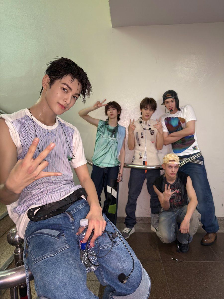 cortis_bighit's tweet image. #가져와_new_pic 📸
250822 뮤직뱅크

#CORTIS #코르티스
#CORTIS_WhatYouWant #CORTIS_GO
#COLOR_OUTSIDE_THE_LINES #COTL