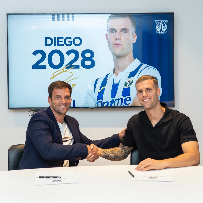 CDLeganes's tweet photo. 🫱🏻‍🫲🏼 El C.D. Leganés y @DiegoGarcia_C amplían su vinculación hasta 2028 

#Diego2028