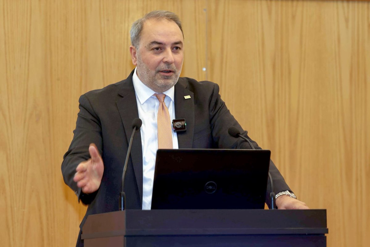 QRTAJO's tweet photo. استضافت أكاديمية الملكة رانيا لتدريب المعلّمين، يوم الأربعاء 20 آب، لقاء القادة التربويين، جامعـةً قادة من أكثر من 40 مدرسة خاصة في الأردن.

وخلال اللقاء، عرض فريق الأكاديمية برامج الدبلوم المهني ( الدبلوم المهني في التعليم و الدبلوم المهني في القيادة التعليمية المتقدمة)، إلى جانب أحدث برامجه في مجالات التنمية المهنية مثل: التعلّم الاجتماعي العاطفي ، وتعليم الطفولة المبكرة، والذكاء الاصطناعي في التعليم، والريادة والابتكار في التعليم، والإرشاد والتوجيه، وغيرها الكثير من المجالات المصممة للارتقاء بالتميّز في التعليم وتعزيز جهود التطوير المدرسي النوعي.

كما أتاح اللقاء فرصة للحوار البنّاء مع القادة التربويين بهدف فهم احتياجاتهم المتجددة في مجالات بناء القدرات وتطوير المدارس. ويأتي بناء مثل هذه الشراكات كجزء أساسي من رسالة الأكاديمية ونهجها المستمر في النمو والتطوير.

وباعتبارها مركزًا رائدًا للتربويين في قطاع التعليم الأردني، تواصل الأكاديمية التزامها بترسيخ التعاون وتشجيع الابتكار ودعم النمو في المدارس.

معًا، نصنع مستقبل التعليم.

QRTA proudly hosted the School Leaders Event on Wednesday, August 20, bringing together visionary leaders from more than 40 private schools across Jordan.

The QRTA team showcased its Professional Diplomas, along with its latest professional development programs — for example, in Social and Emotional Learning (SEL), Early Childhood Education, AI in Education, Innovation and Entrepreneurship in Education, Mentorship and Coaching, and many more. These offerings are designed to advance teaching excellence and drive meaningful school improvement.

More importantly, the event created an open and constructive space for dialogue with school leaders, aiming to understand their evolving needs in capacity building and school development. Building such partnerships is an integral part of our mission and continuous growth.

As a leading hub for educators in Jordan, QRTA remains steadfast in its commitment to fostering collaboration, innovation, and growth across schools.

Together, we continue to shape the future of education.