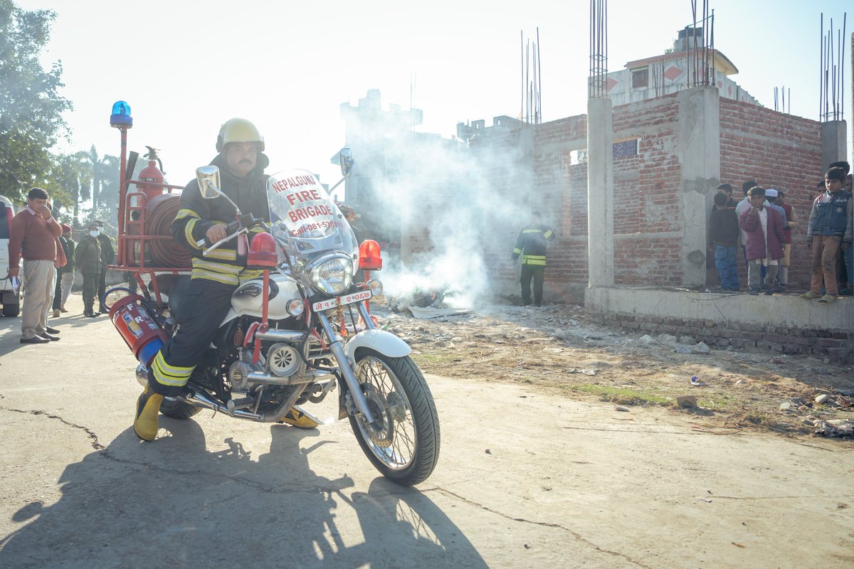 ECHO_Asia's tweet photo. Every second counts when a fire breaks out! 🔥🏍️

In Nepal, the EU and @UNDP provided firefighters with training and piloted specially equipped motorcycles to reach places fire trucks can't - saving lives in narrow streets and crowded areas. https://t.co/MyBPtrmxCZ