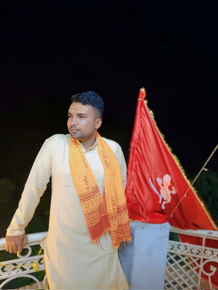 _Sumit_raj's tweet photo. मुश्किल भी हम, मुश्किलों के हल भी हम..!!
#profilepic https://t.co/eB8EI4GsyH
