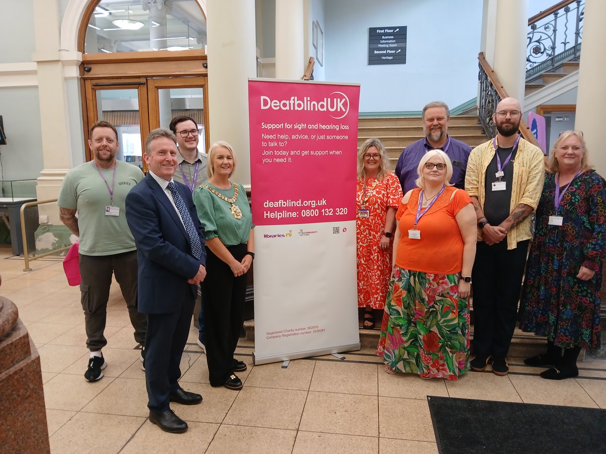 Belfast Central Library (@belfastcentlib) on Twitter photo Libraries NI Chief Executive Dr Jim O'Hagan welcomed Lord Mayor Tracy Kelly to the launch of Deafblind NI's Information Hub in Belfast Central Library this week 🙌
<a href="/DeafblindUK/">Deafblind UK</a> Libraries NI Chief Executive Dr Jim O'Hagan welcomed Lord Mayor Tracy Kelly to the launch of Deafblind NI's Information Hub in Belfast Central Library this week 🙌
<a href="/DeafblindUK/">Deafblind UK</a>