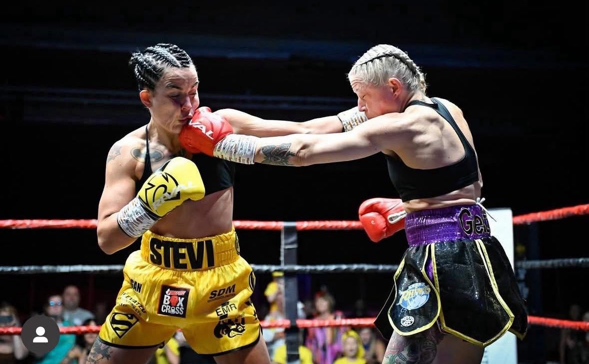 AmyGreatorex's tweet photo. If anyone can join Team G-Rex & can offer business sponsorship please get in touch. I’ll be back in the ring very soon I can’t wait to show you all the improvements!
This is professional #boxing - I am Chesterfields first and only Professional #femaleboxer, #support local 🫶🏻🥊 https://t.co/xB8q9T1ERf