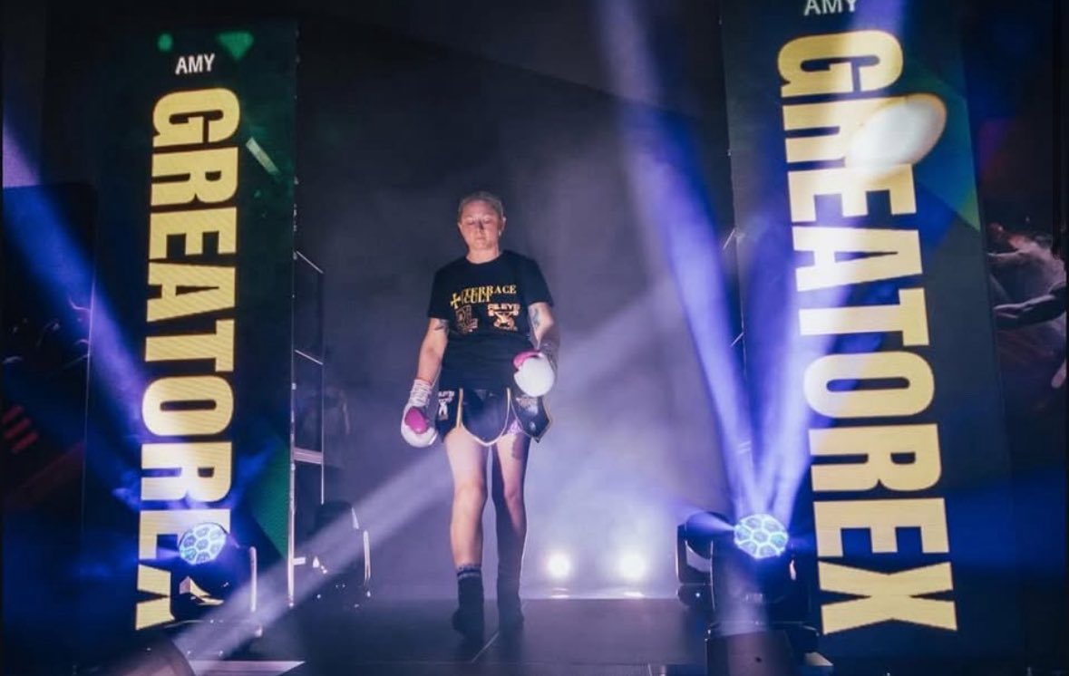 AmyGreatorex's tweet photo. If anyone can join Team G-Rex & can offer business sponsorship please get in touch. I’ll be back in the ring very soon I can’t wait to show you all the improvements!
This is professional #boxing - I am Chesterfields first and only Professional #femaleboxer, #support local 🫶🏻🥊 https://t.co/xB8q9T1ERf