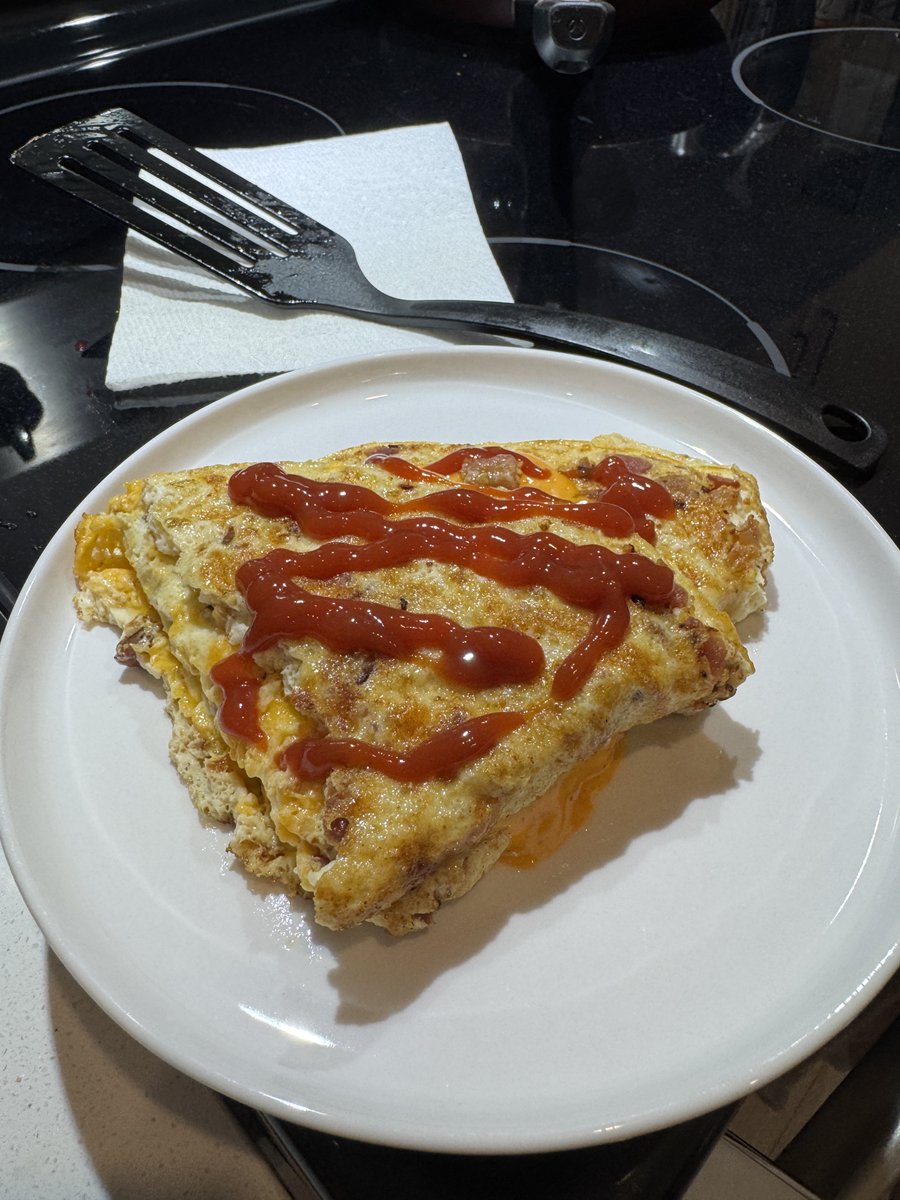 Happy FriYAY all!!  No sunrise pic today, it’s cloudy, so how about an omelette pic instead!!
Kick the weekend off well my friends!!