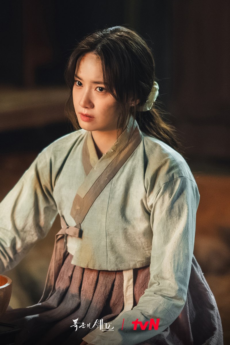 길 잃은 두 사람의 위험한 동행 Σ(ﾟﾛ､ﾟ;)
불꽃 카리스마 지영에게 제압당한 폭군의 사연은..?

서바이벌 판타지 로코 <폭군의 셰프>
8/23 [토] 밤 9:10 첫 방송 | tvN

#tvN #폭군의셰프 #BonappetitYourMajesty
#임윤아 #이채민 #강한나
#같이달려tvN #스트리밍은TVING