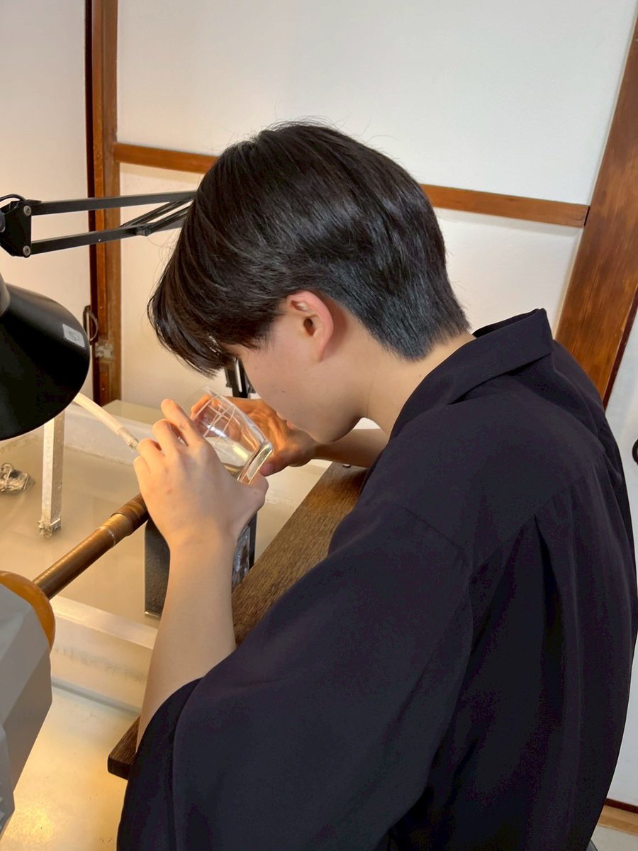 浅草で初めて切子体験
ガラスに模様を刻む作業は集中力が必要だけど、完成した瞬間の達成感がすごい!