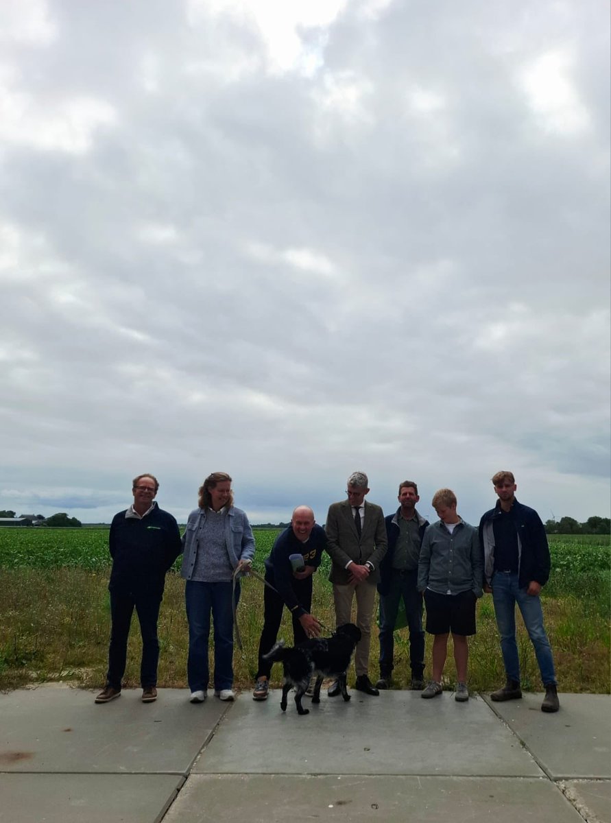 Mei boargemaster fan #Waadhoeke op wurkbesite by Mts De Witte #piterbierrum. Moai ikkerboubedriuw mei ierpels, sipels en mear. Nije generaasje stiet klear yn moaie waadgebiet. ⁦⁦<a href="/provfryslan/">Provincie Fryslân</a>⁩ <a href="/LTONoord/">LTO Noord</a>⁩