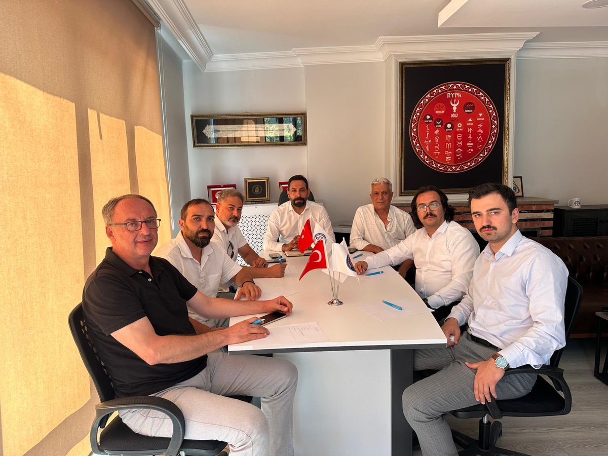 Genç Eğitim Sendikası, Genel Merkez Yönetim Kurulumuzla birlikte aylık olağan toplantımızı gerçekleştirdik.

Toplantımızda, gündemin en önemli başlığı olan 8. Dönem Toplu Sözleşme sürecini ayrıntılı biçimde ele aldık ve önümüzdeki günlerde atacağımız adımları karara bağladık.