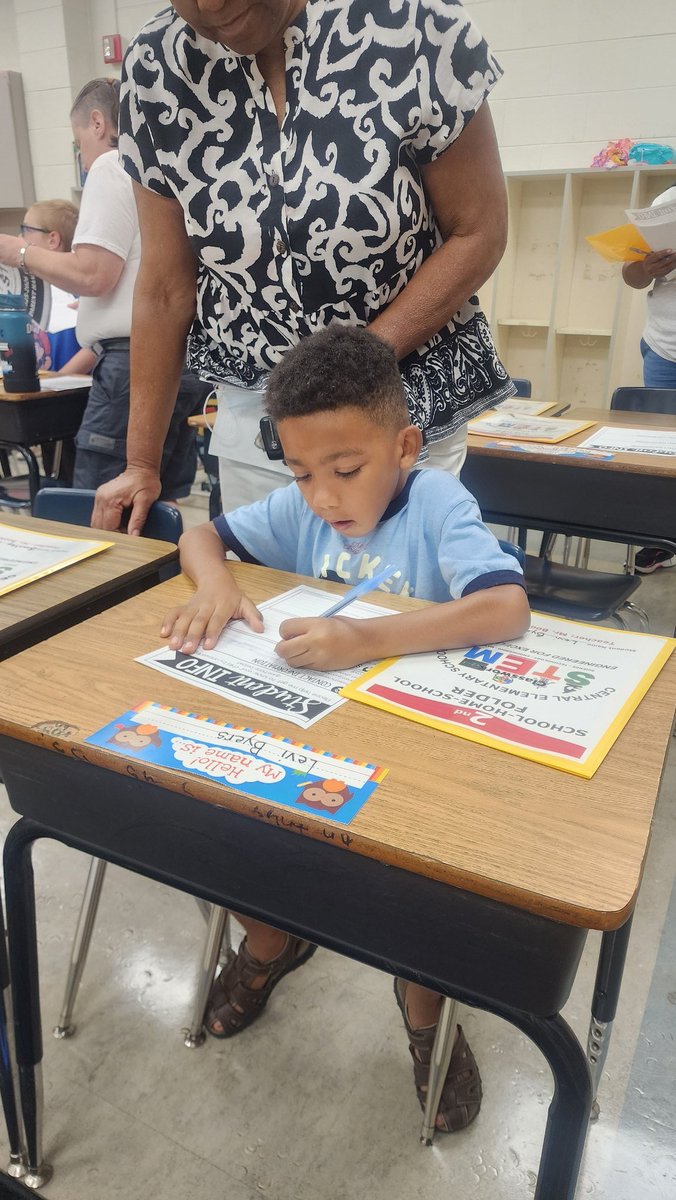 KandisSauls's tweet image. @Central_ElemE4E had a wonderful turnout for Open House. We are excited to welcome our eagles back Monday morning.
#SoaringintotheMagicoflearning