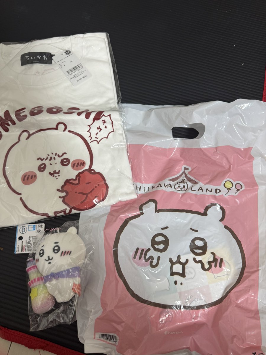 Tシャツとぬいぐるチェーン買った 