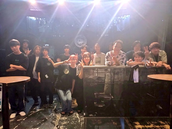 「目撃者Vol.86」
終演しました！
ご来場いただいた方々、ありがとうございました！

各アーティストが毎回MCでメガネの話をしていたのが面白かったです。笑
観ていただいた方にとって、夏の終わりの楽しいライブの思い出となっていたら幸いです。

（逆光でエモい感じの集合写真になりました）