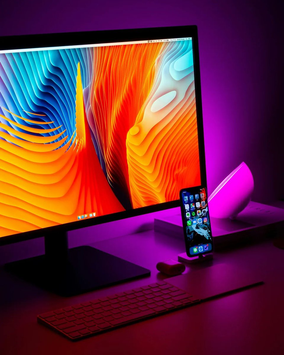SmartHomeGuideB's tweet image. Philips Hue leads the smart lighting industry with innovative designs, elegance, and adaptability for every home. This summary highlights how Philips Hue stands out with a wide range of products to suit any automation need. For more details, visit smarthomeguide.blog/blog/2025/phil….