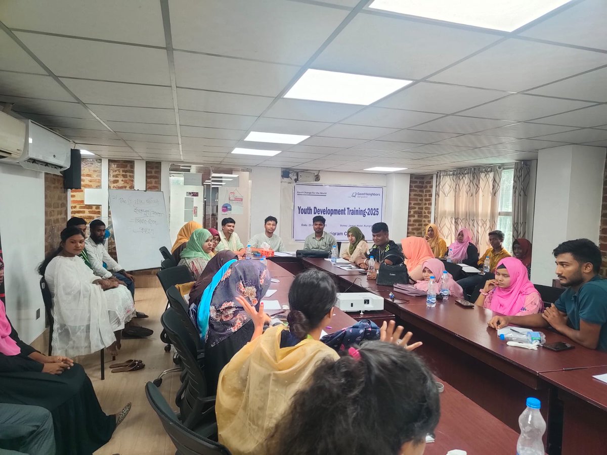 SeeToSwapan01's tweet photo. Honored to lead a session on Climate Justice with 30 local youth changemakers at the invitation of Good Neighbors Kurigram.
Youth teaching youth — the spirit of change! 🌱💚
#ClimateAction #YouthLeadership
#Kurigram #JFCLR #LocalLead https://t.co/HEVb1XERes