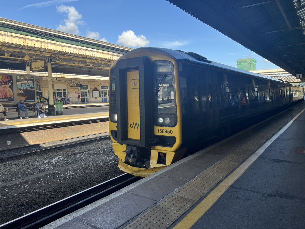 TomSingleton4's tweet image. Even more mega traction at Exeter 😍😍😍

#Class158 #Class159 #Class165