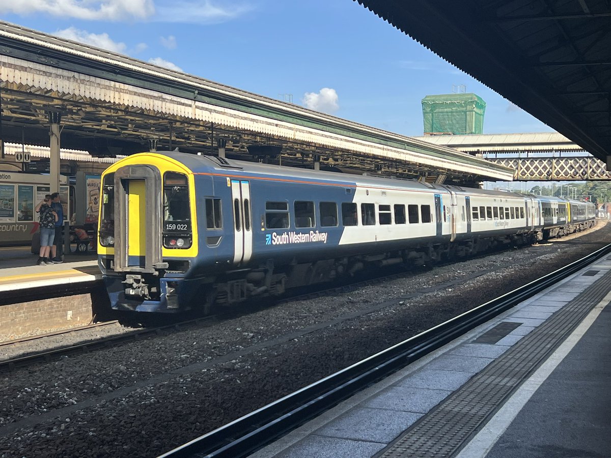 TomSingleton4's tweet image. Even more mega traction at Exeter 😍😍😍

#Class158 #Class159 #Class165