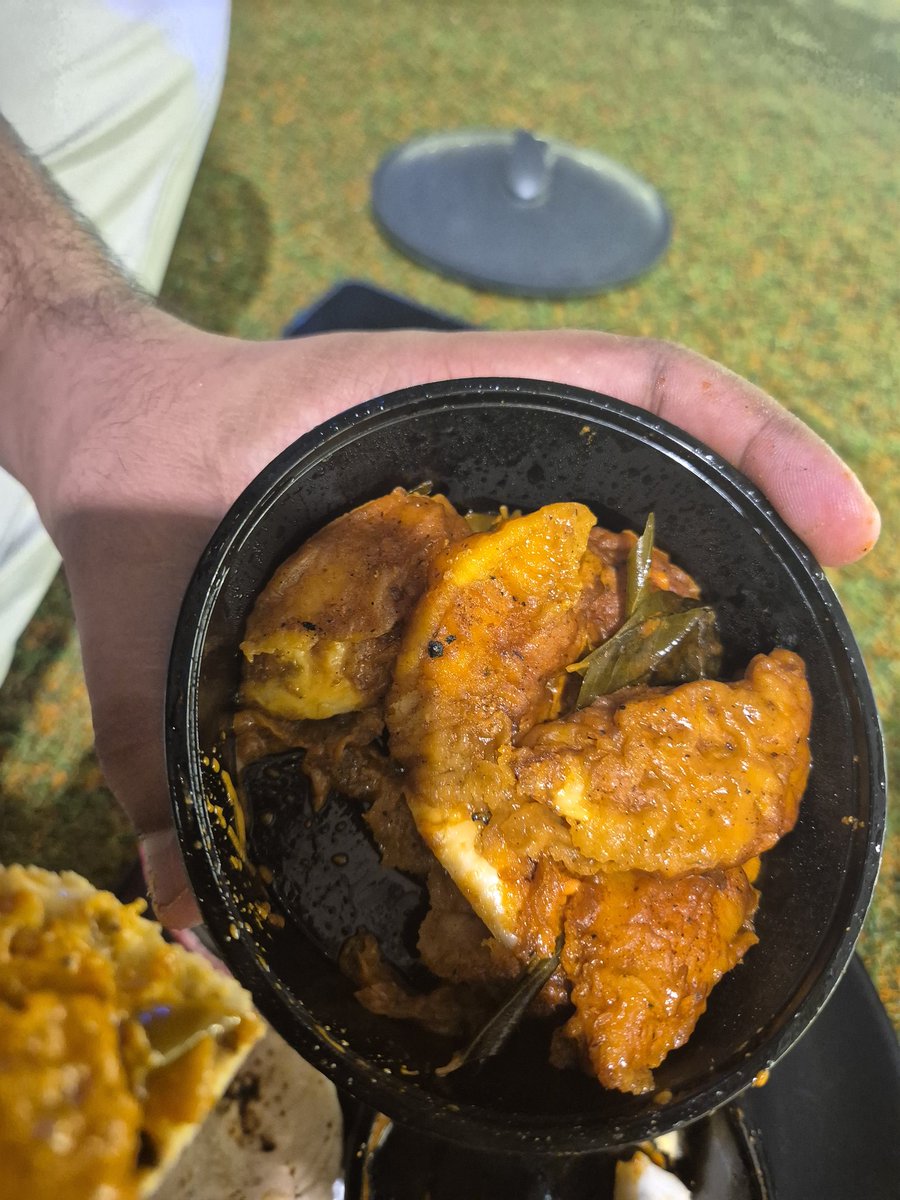 Pranav_Roboman's tweet photo. Hi @zomato, very disappointed! Paid ₹596 for Egg Biryani but got chicken instead (Order ID: 7167100154). I couldn’t eat it &amp; refund is still pending. This is both a loss of money &amp; trust. Please take action. @zomatocare 😑 https://t.co/Muf5HcQobz