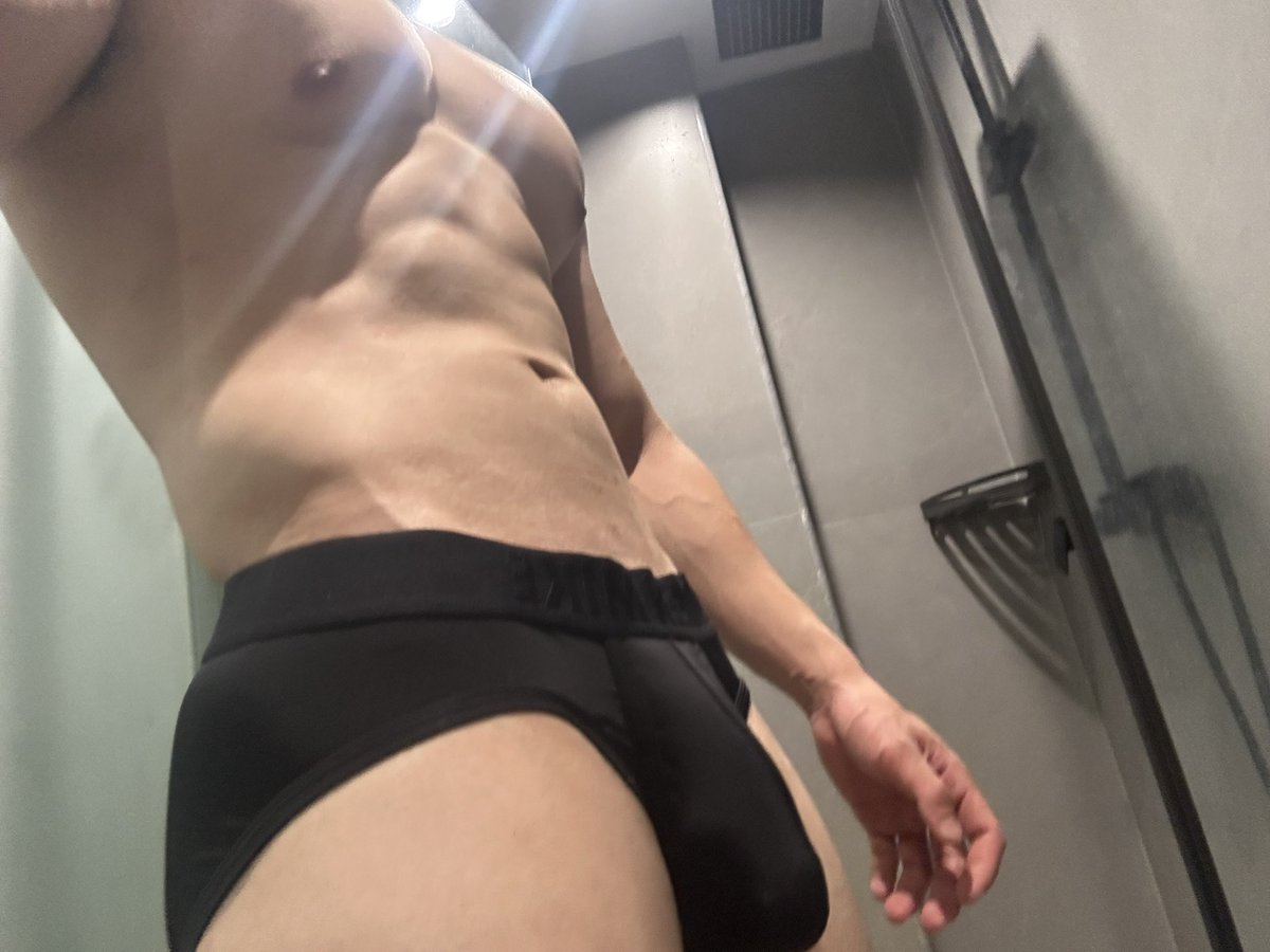 cccfff0303's tweet photo. @Sexytodashu 刚健身完 https://t.co/i8CuOukbvB