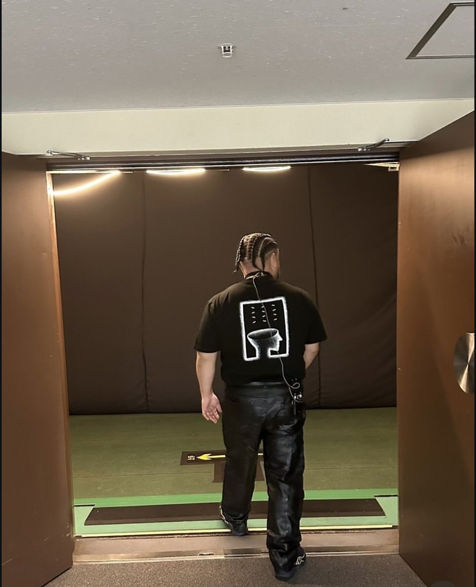 teryx_09's tweet photo. cosaがioくんの武道館ライブでjjjのtシャツ着てたの嬉しかったな https://t.co/FNTrgYLjt8