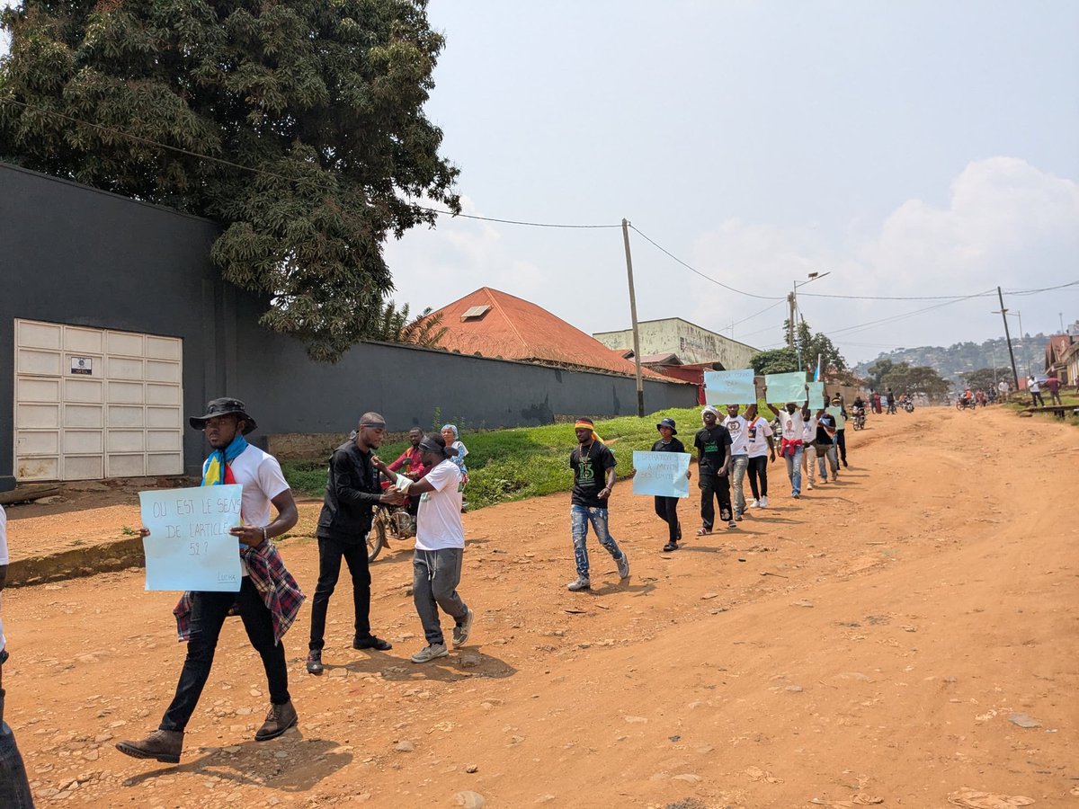 luchaRDC's tweet image. À #Beni, notre manifestation pacifique exigeant du gouvernement congolais la neutralisation des #ADF est en train d&apos;être réprimée par la police. Nous condamnons cette obstruction illégale et exigeons sa lévée. S&apos;attaquer à ceux qui reclament la paix ne mettra pas fin aux tuéries