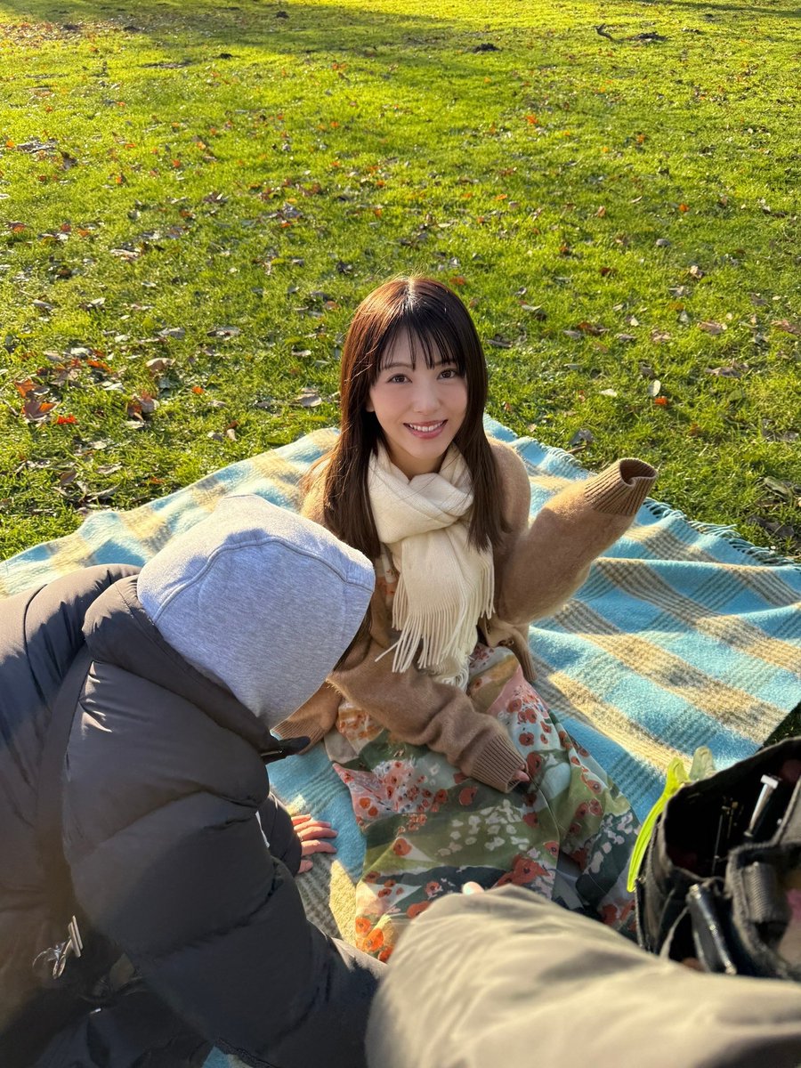 いつも応援いただきありがとうございます🐩
写真集『25』が本日より発売となりました!
オランダ アムステルダムの絵本の世界に飛び込んだような美しい景色と共に、25歳をめいっぱい素敵に演出していただきました🐩